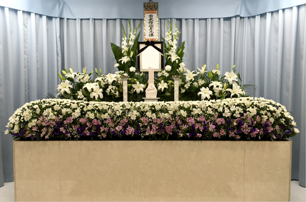 茨木市の御葬儀は「あい友社」 - 家族葬プランの祭壇