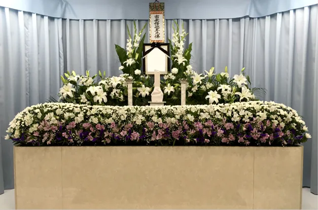 茨木市の御葬儀は「あい友社」 - 家族葬プランの祭壇