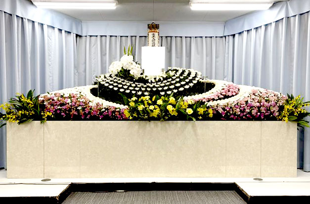 茨木市の御葬儀は「あい友社」 - 家族葬プランの祭壇